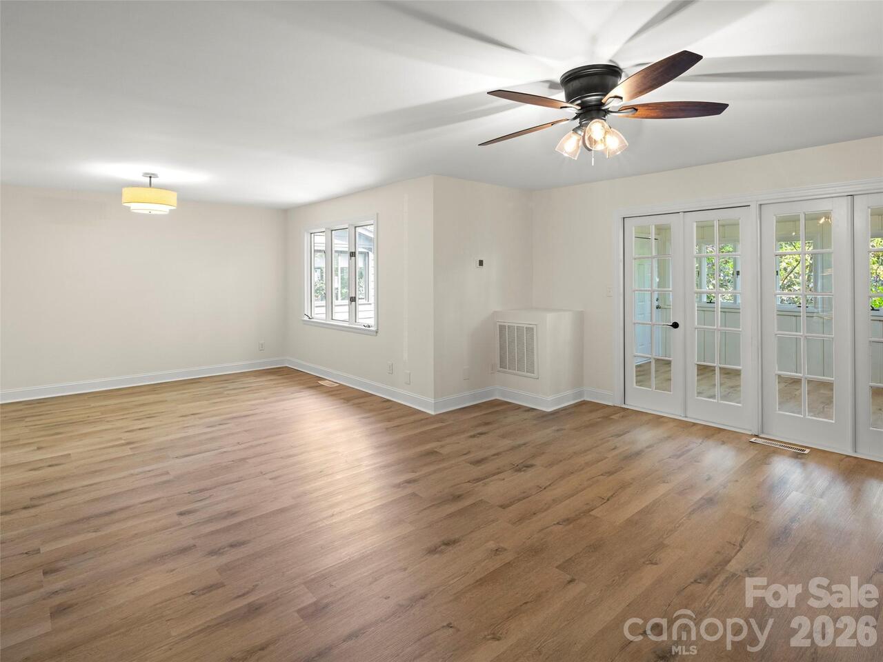 Listing Photo 12