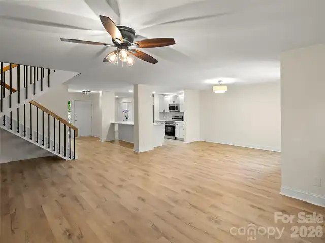 Listing Photo 11