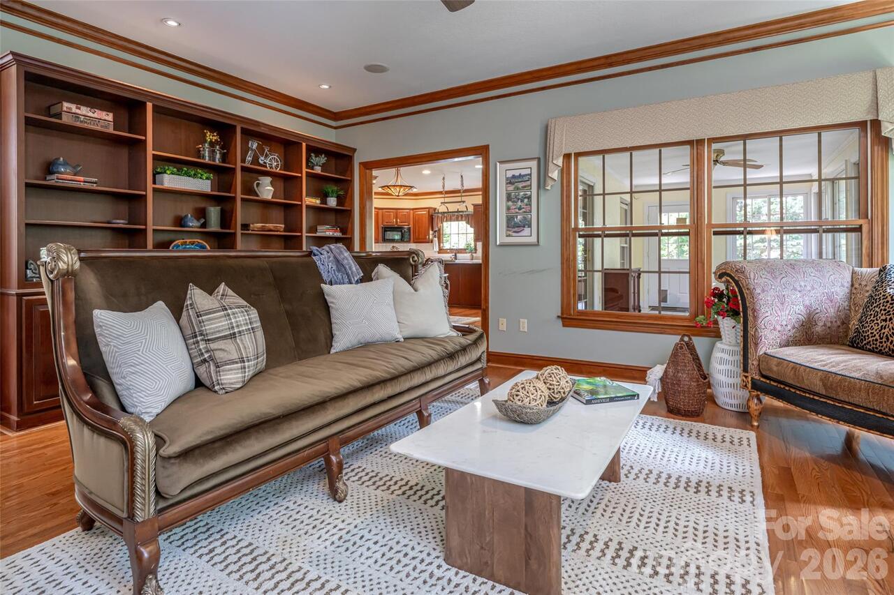 Listing Photo 8