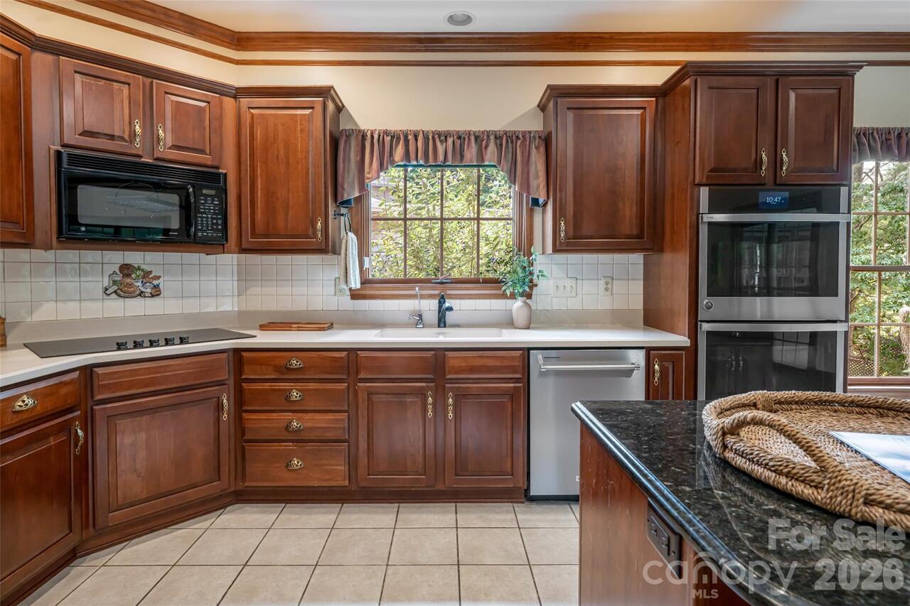 Listing Photo 12