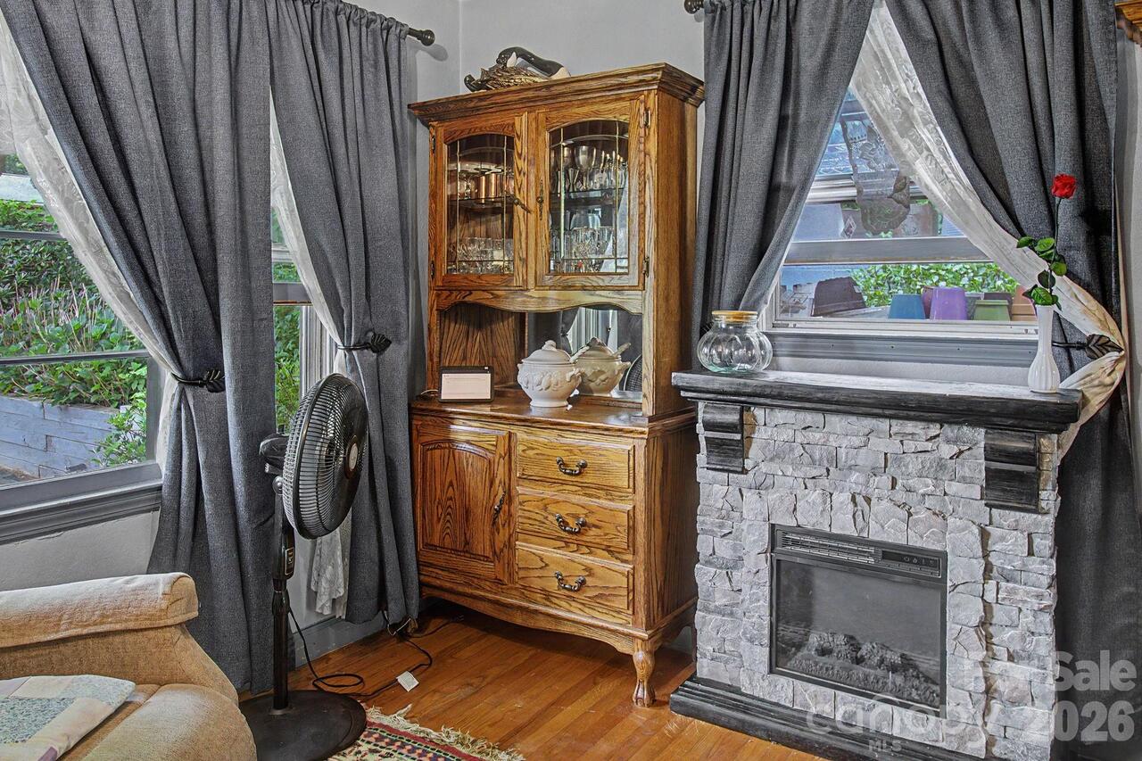 Listing Photo 10