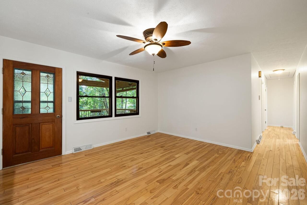 Listing Photo 8