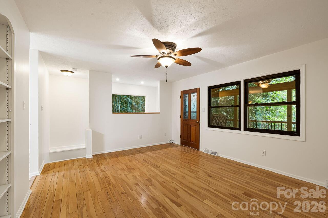Listing Photo 10