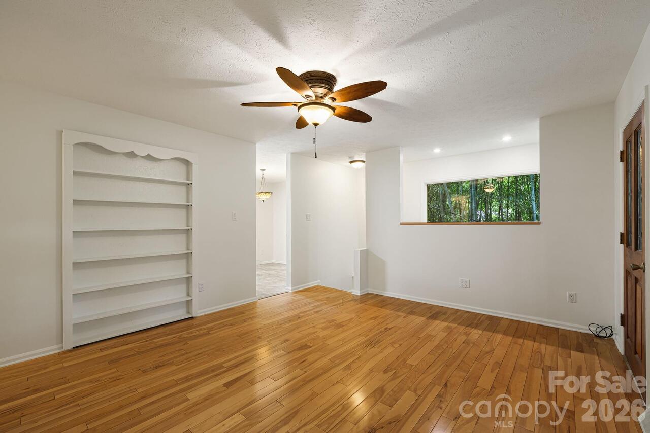 Listing Photo 11