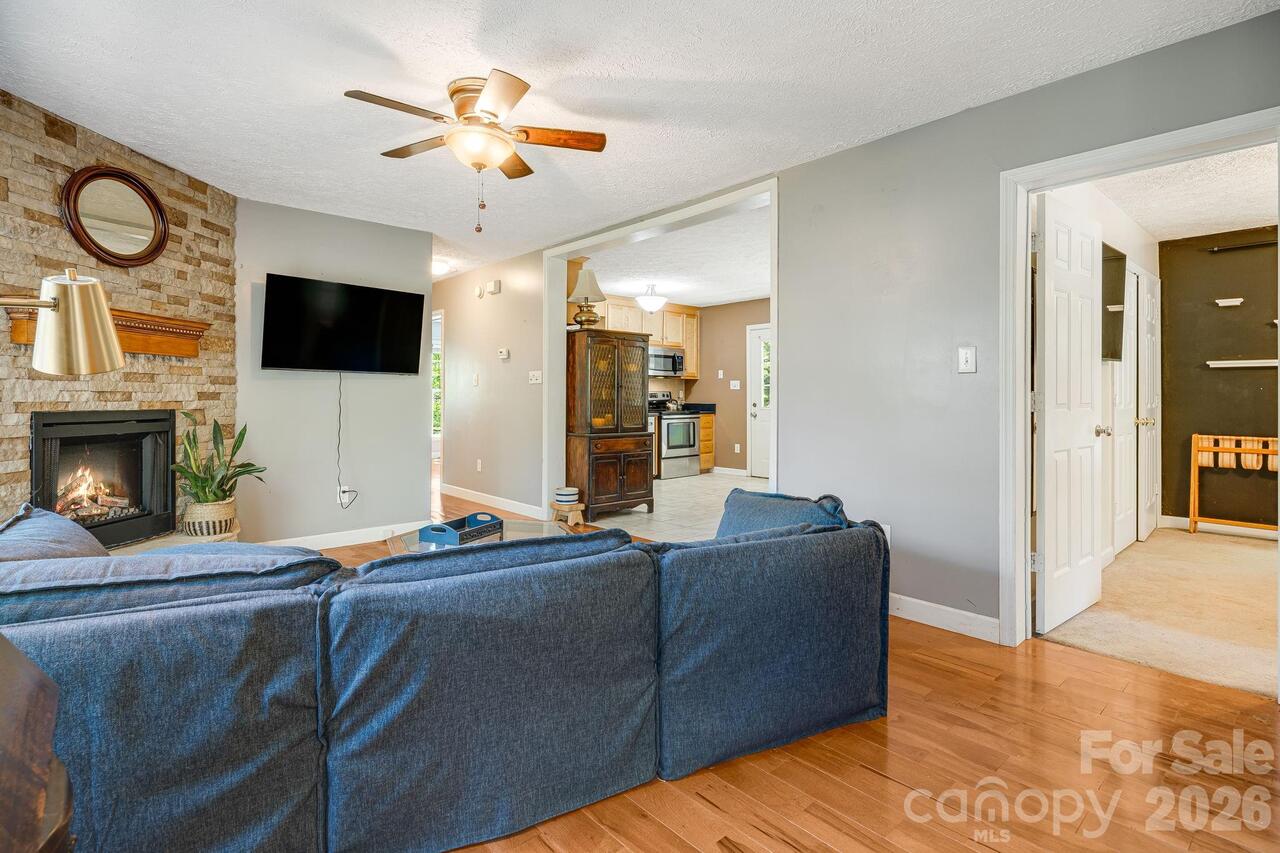 Listing Photo 8