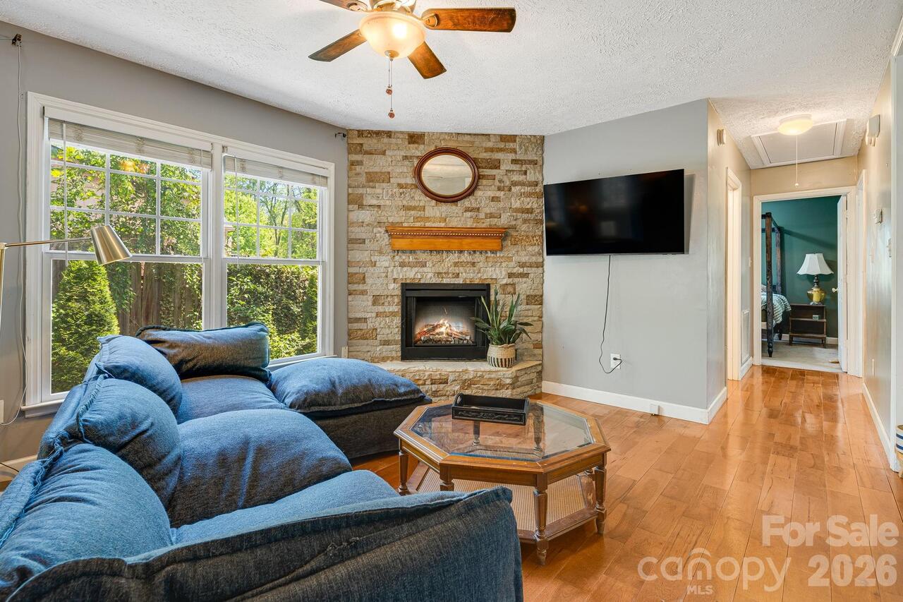 Listing Photo 9