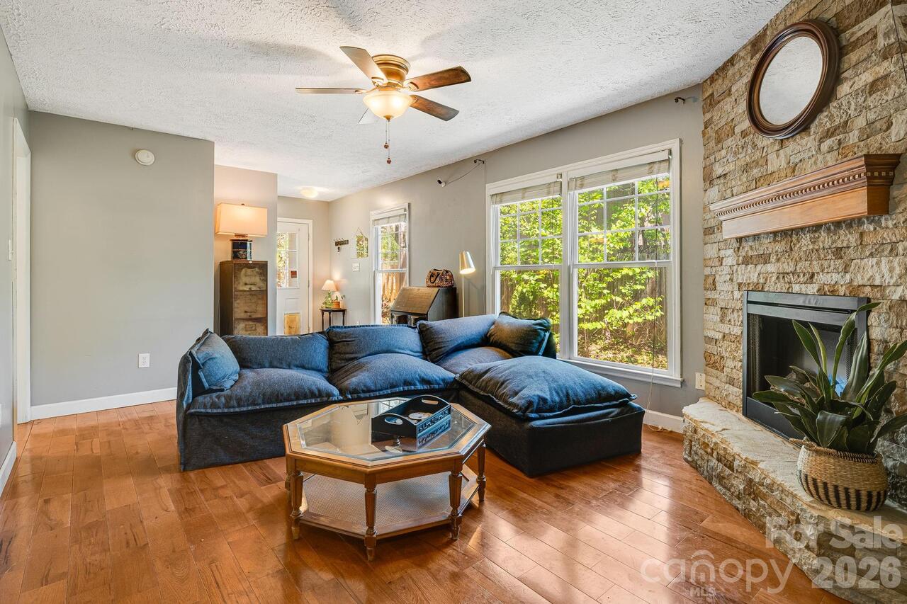Listing Photo 11