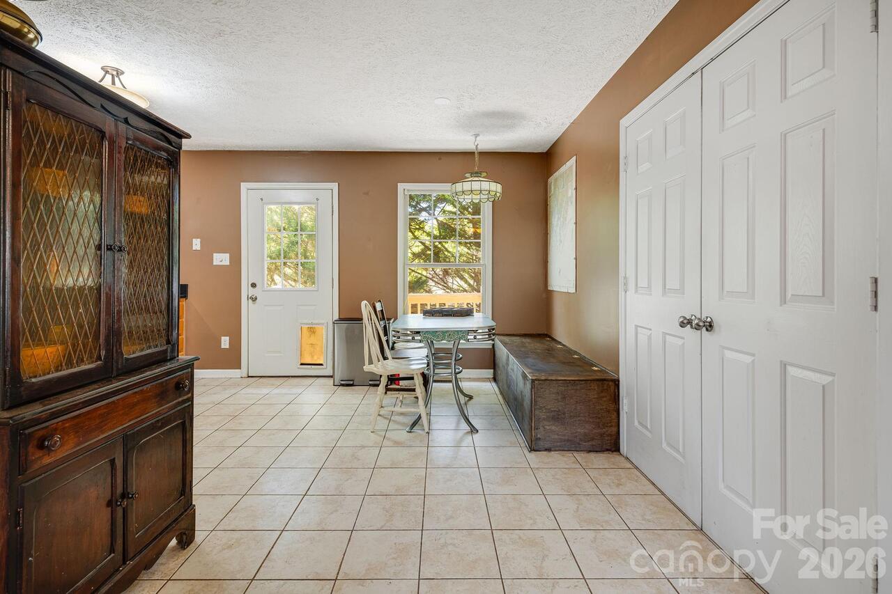 Listing Photo 12