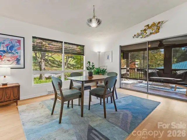 Listing Photo 12