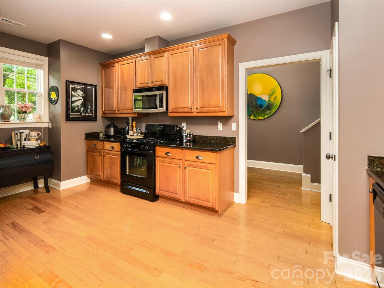 Listing Photo 8