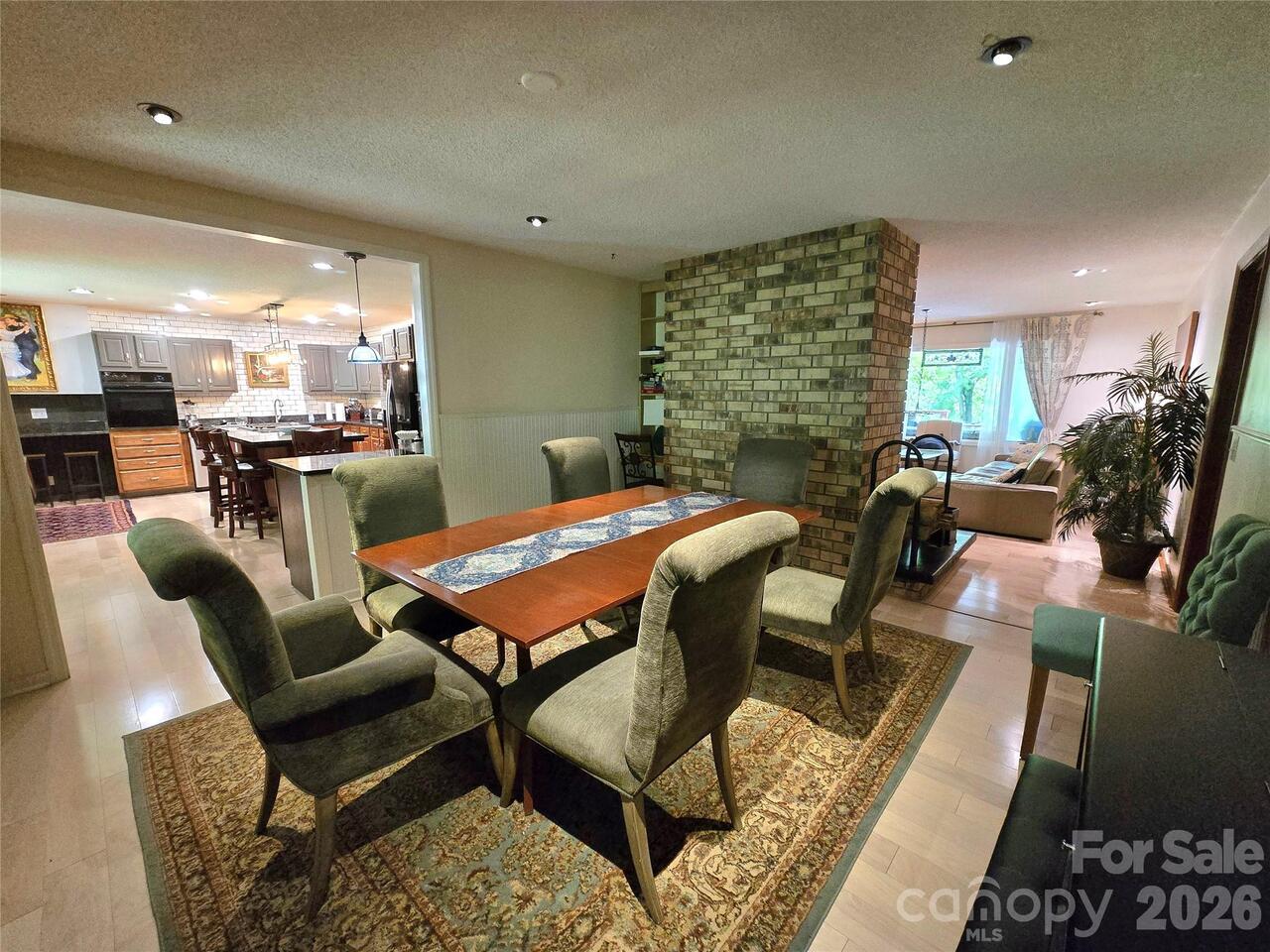 Listing Photo 6