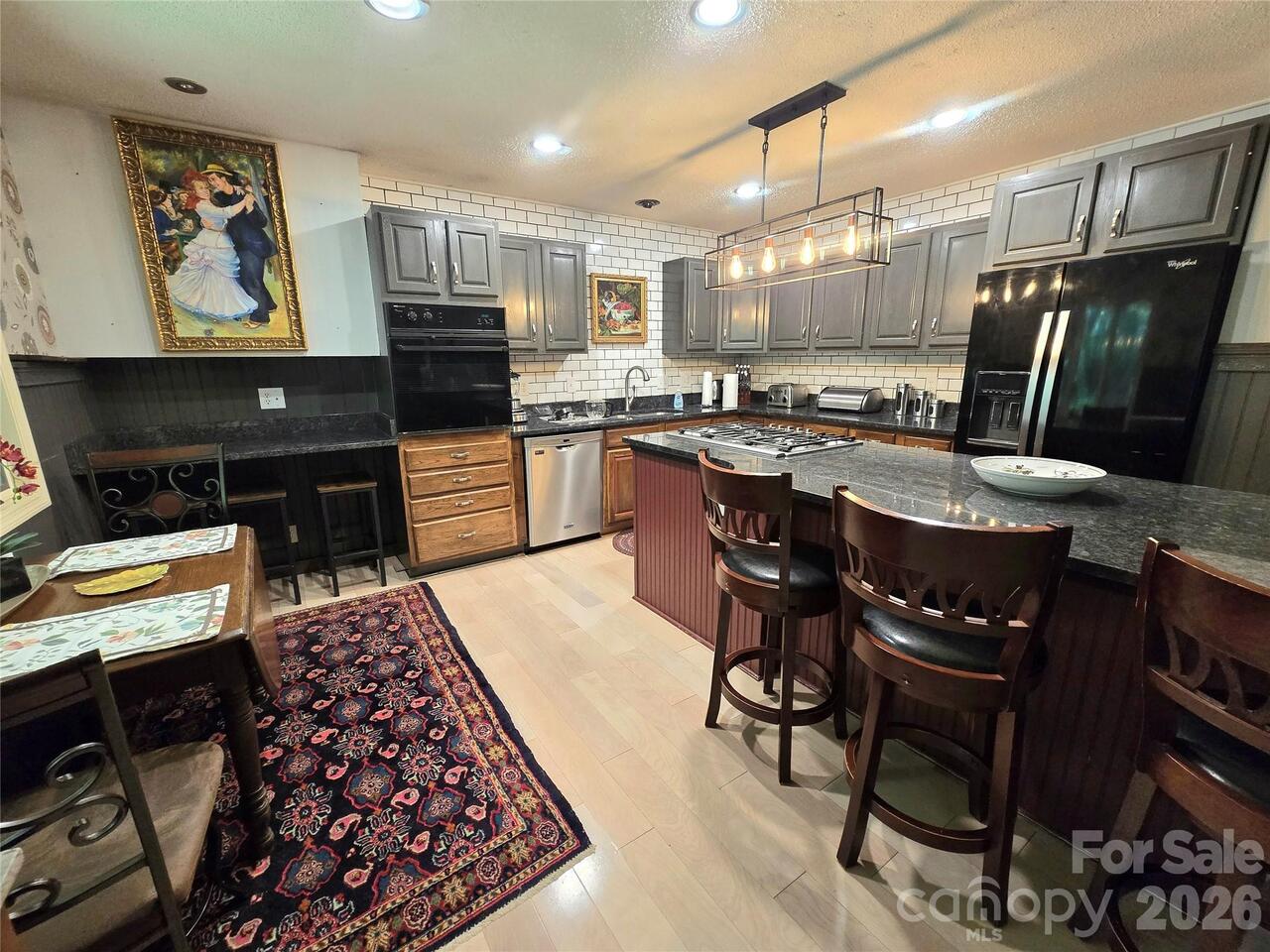 Listing Photo 11