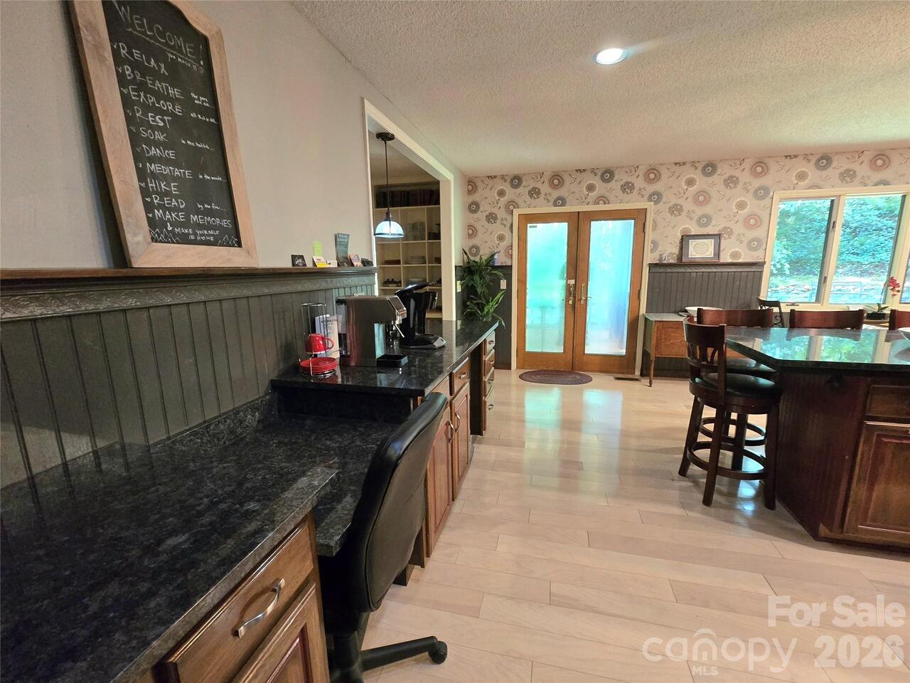 Listing Photo 12
