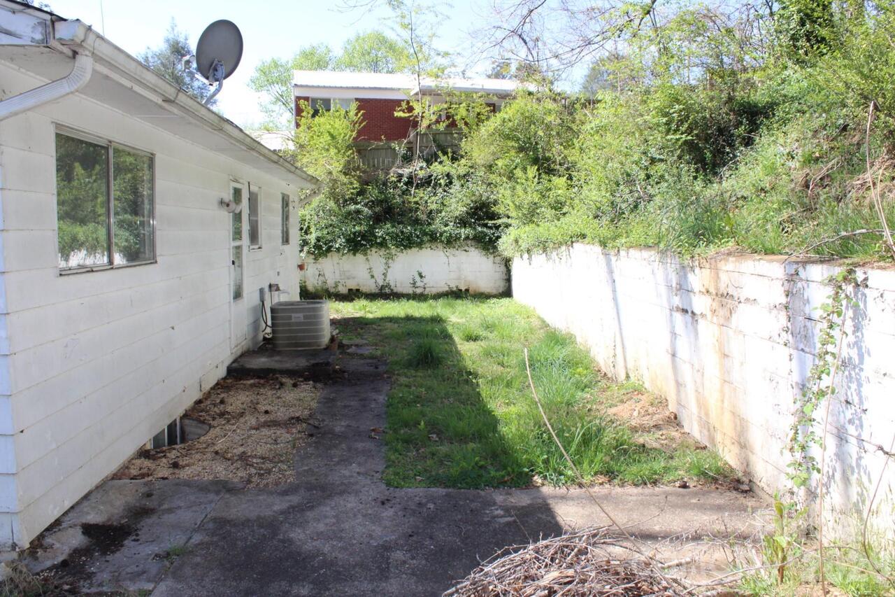 Listing Photo 9