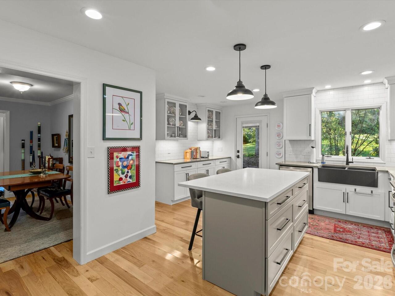 Listing Photo 11