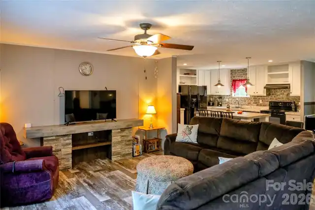 Listing Photo 8
