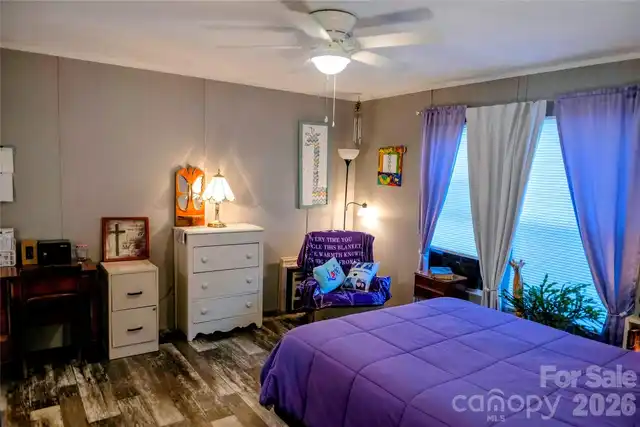 Listing Photo 11