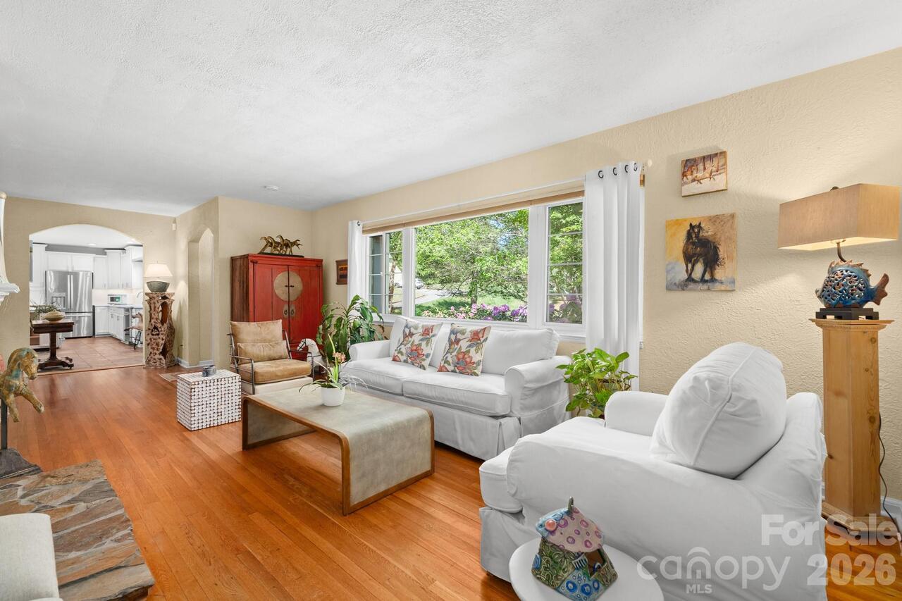 Listing Photo 12