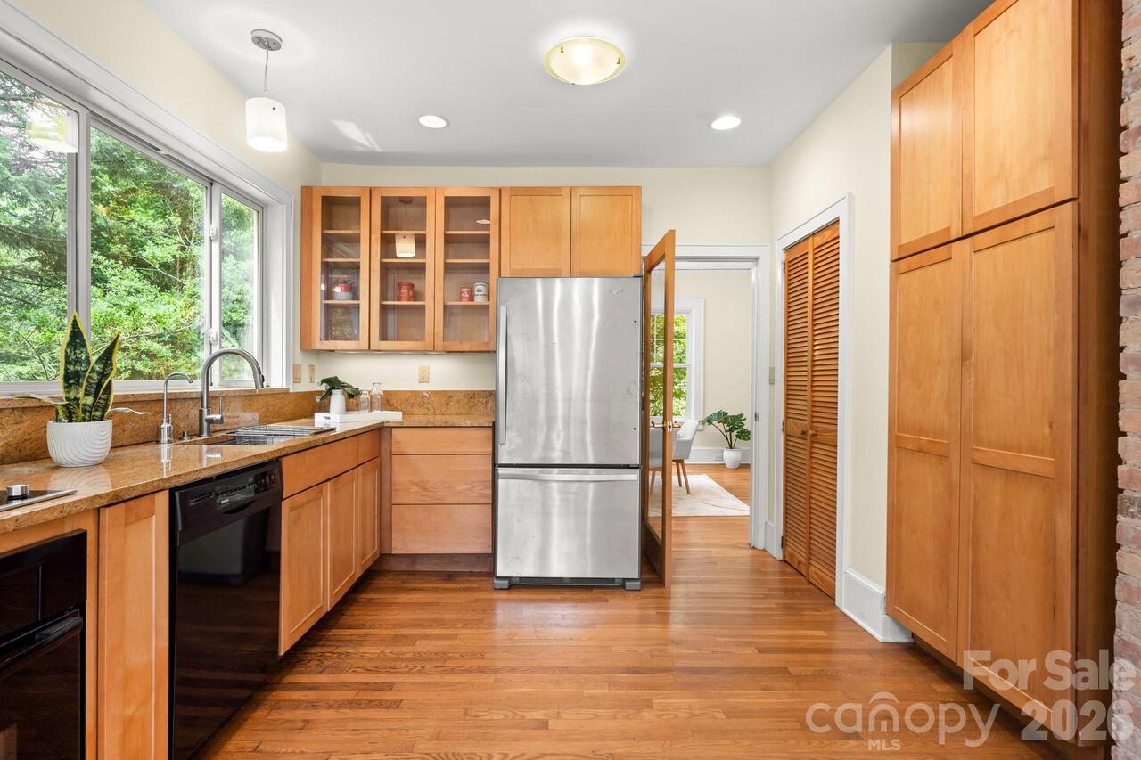 Listing Photo 11