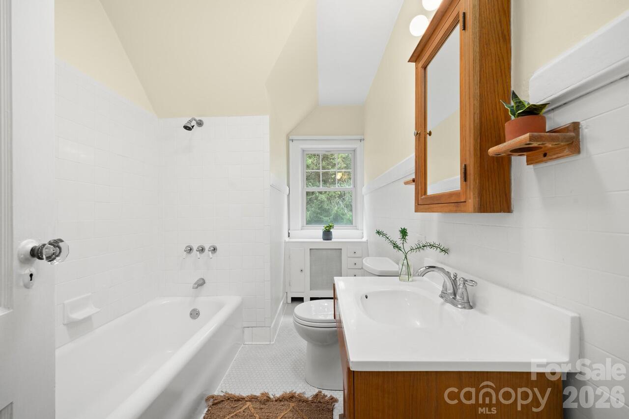 Listing Photo 16