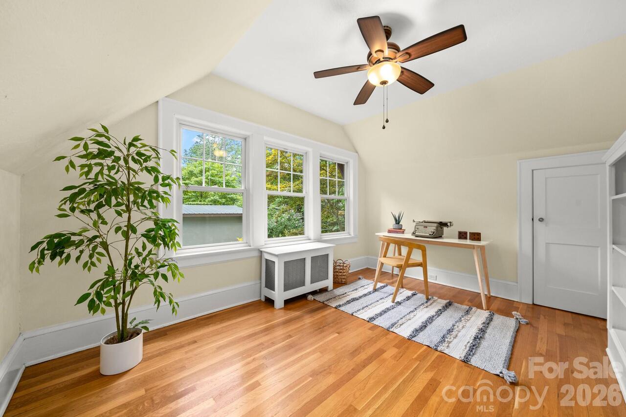 Listing Photo 17