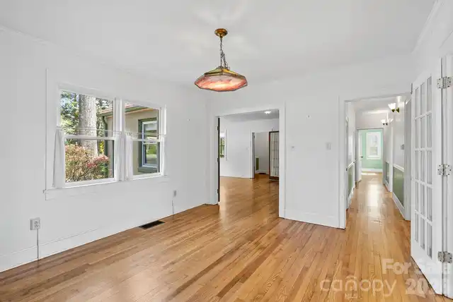 Listing Photo 12