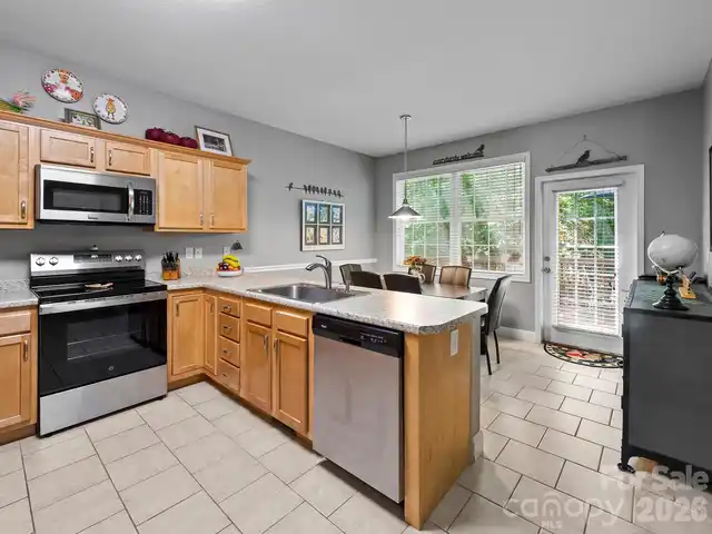 Listing Photo 9