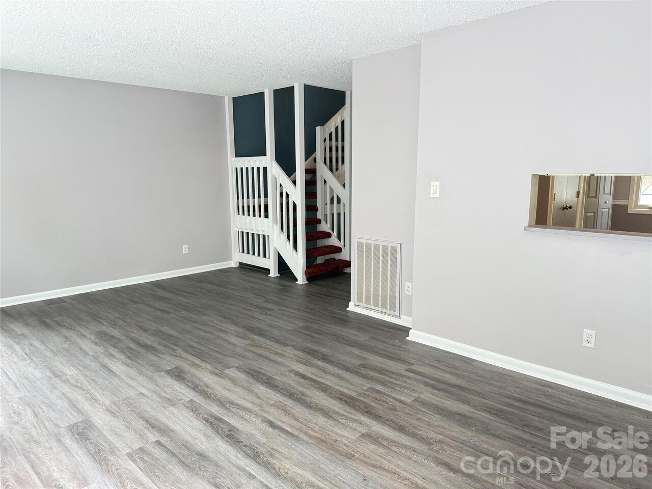 Listing Photo 6