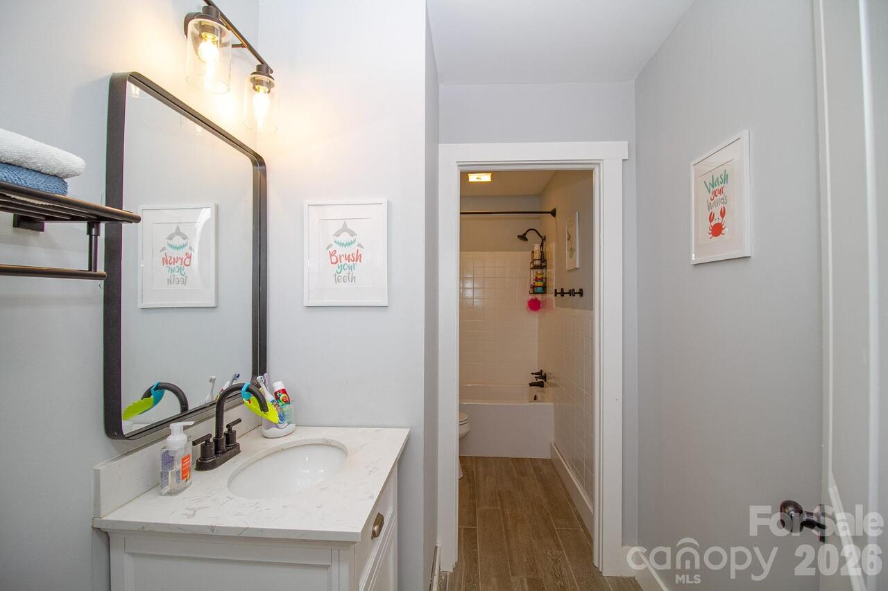 Listing Photo 11
