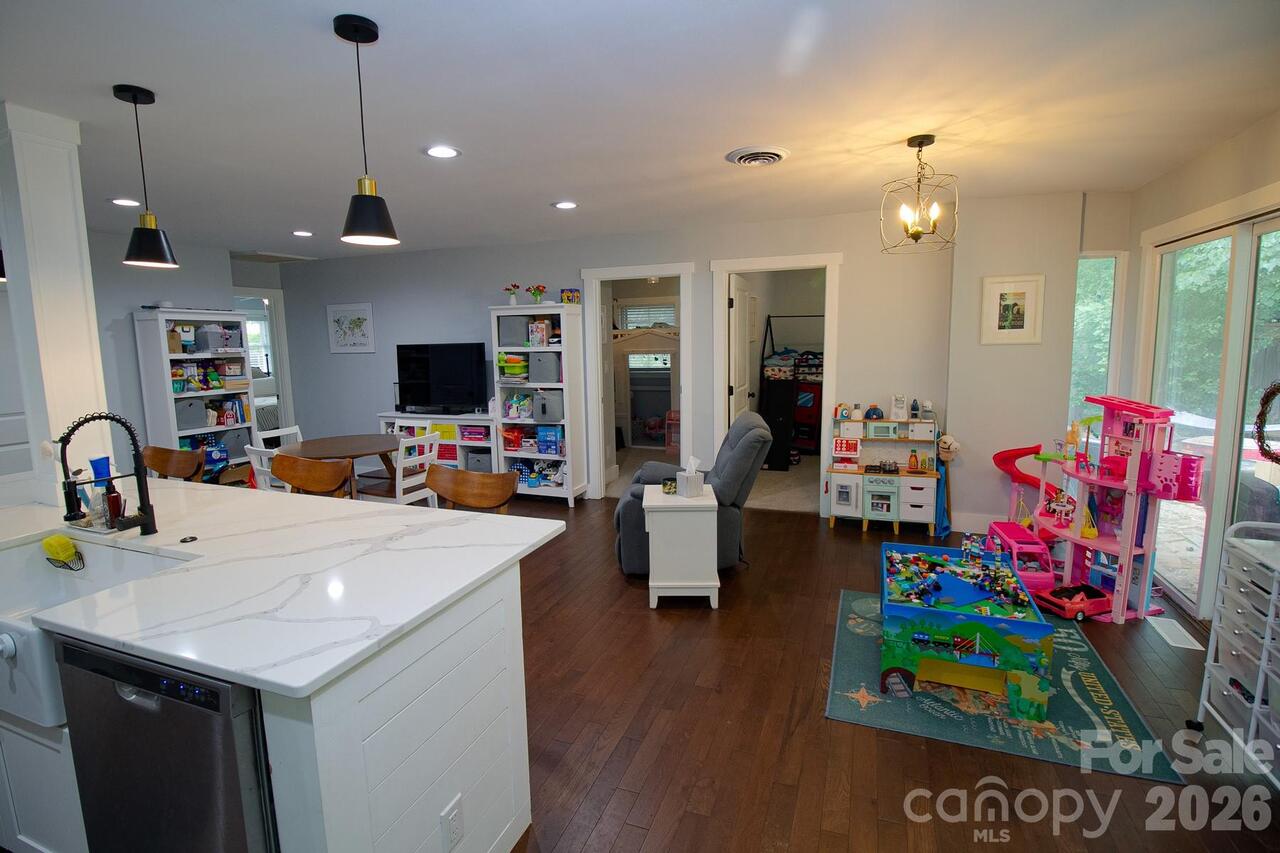 Listing Photo 6