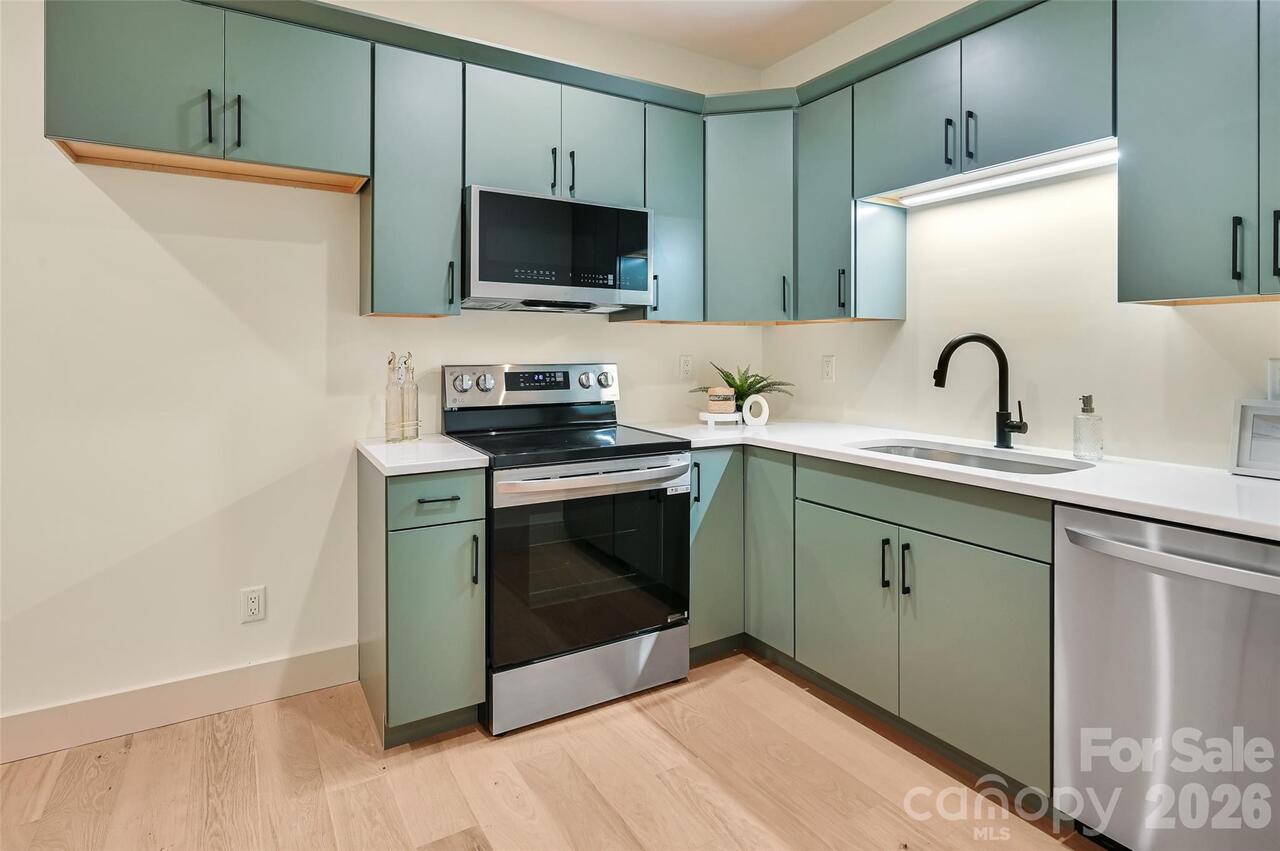 Listing Photo 10