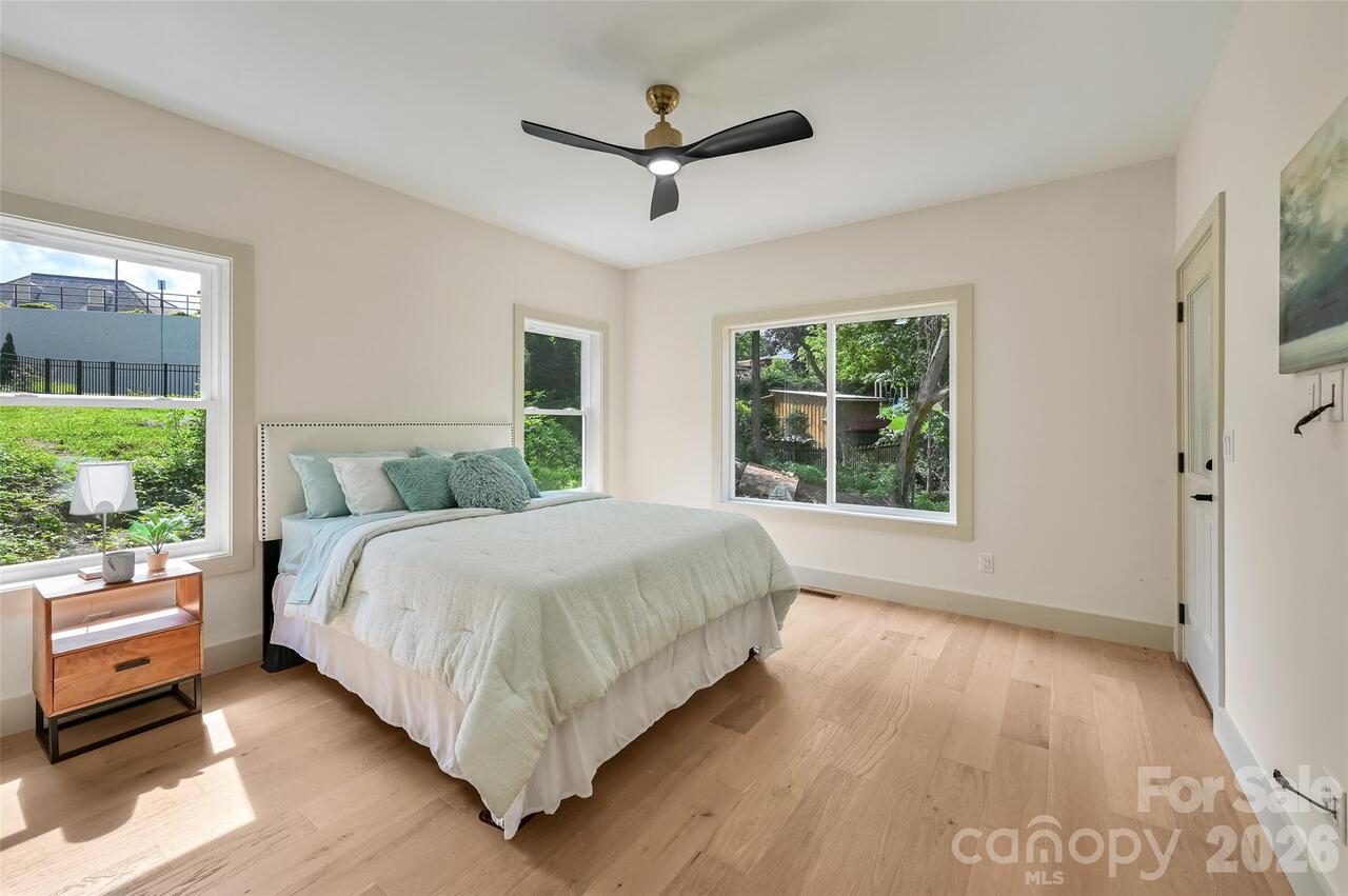 Listing Photo 14