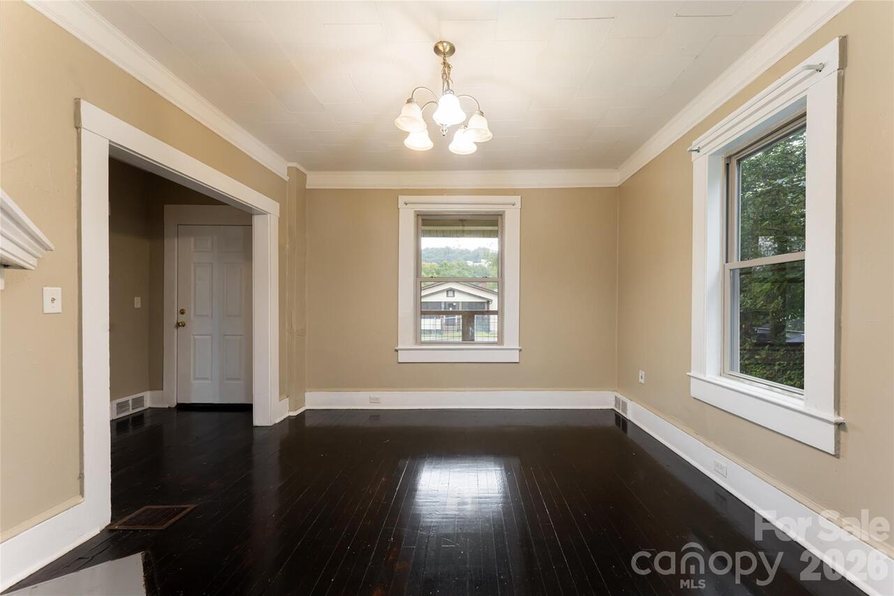 Listing Photo 8
