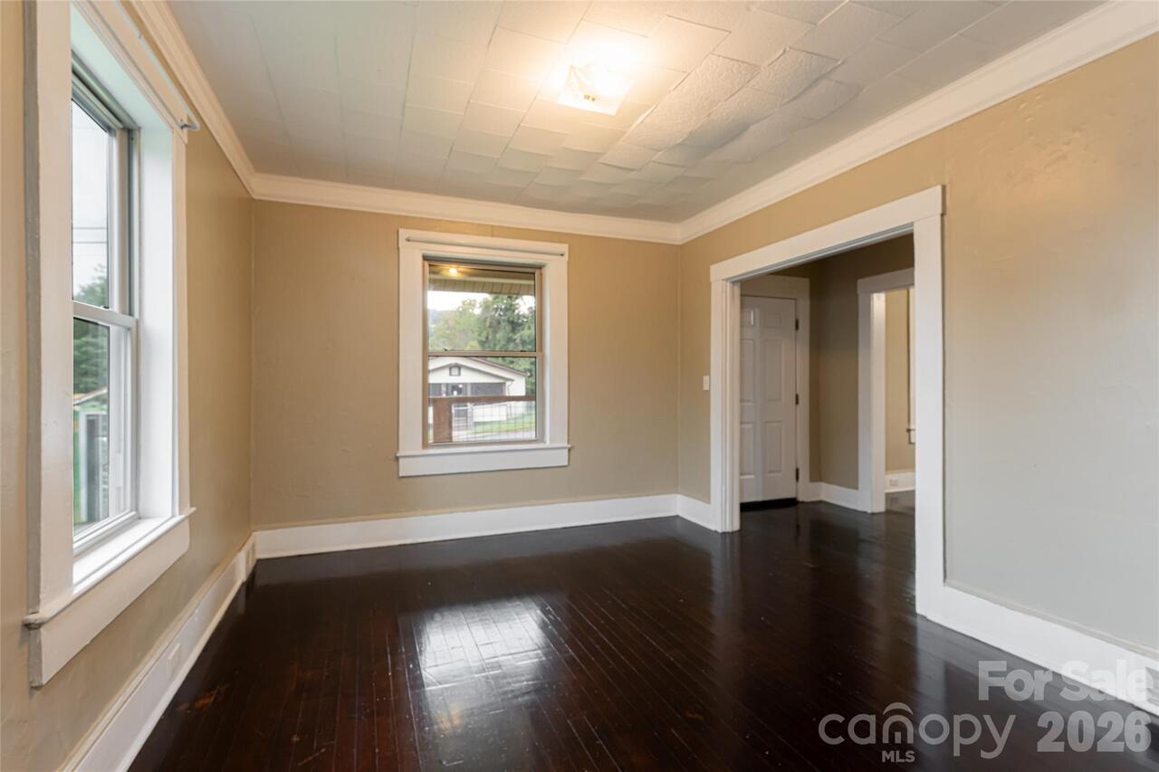 Listing Photo 9