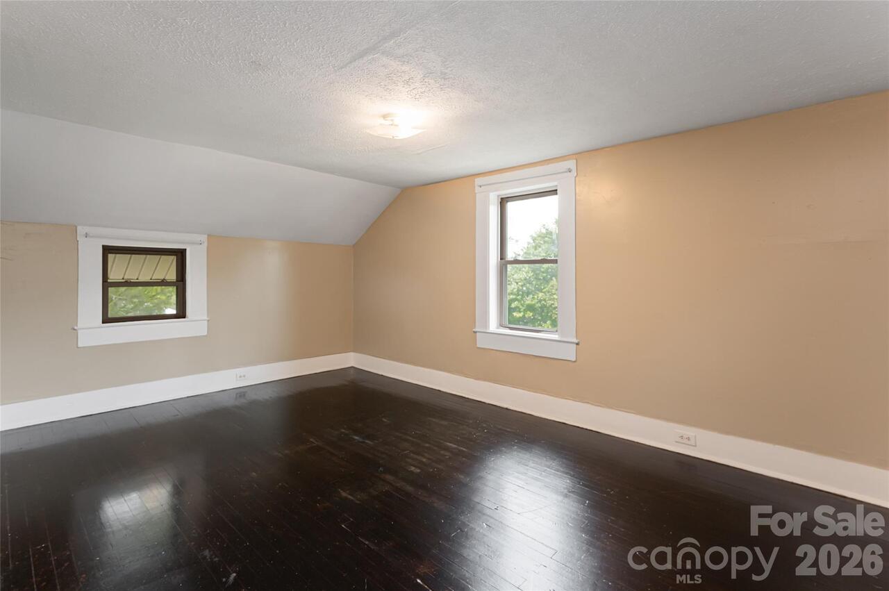 Listing Photo 16