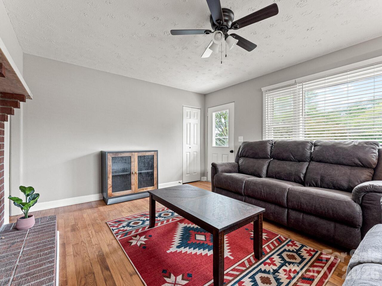 Listing Photo 8