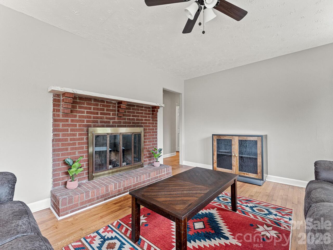 Listing Photo 9