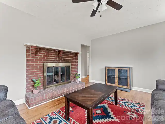 Listing Photo 9