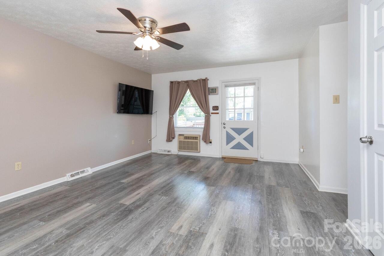 Listing Photo 6