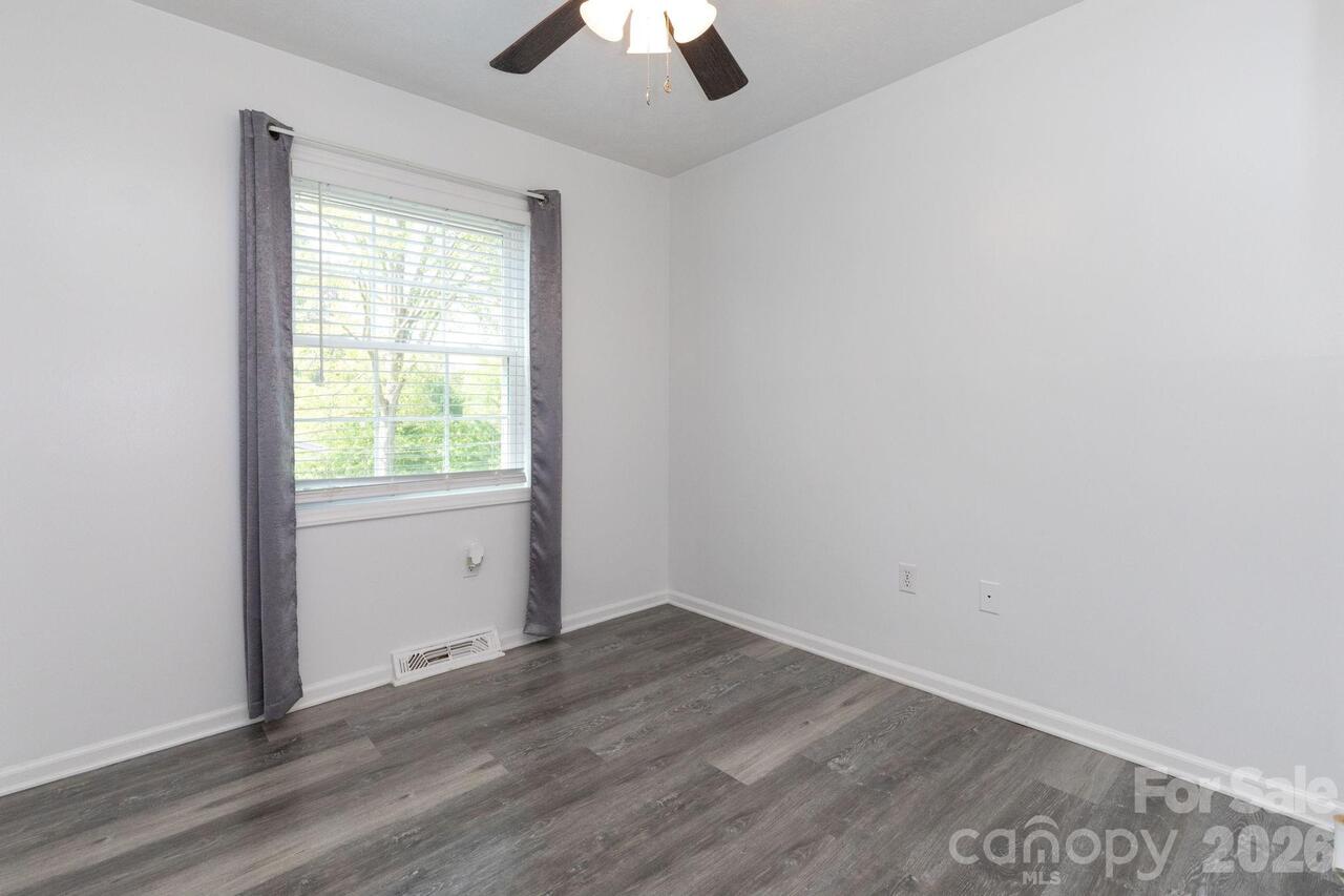 Listing Photo 14
