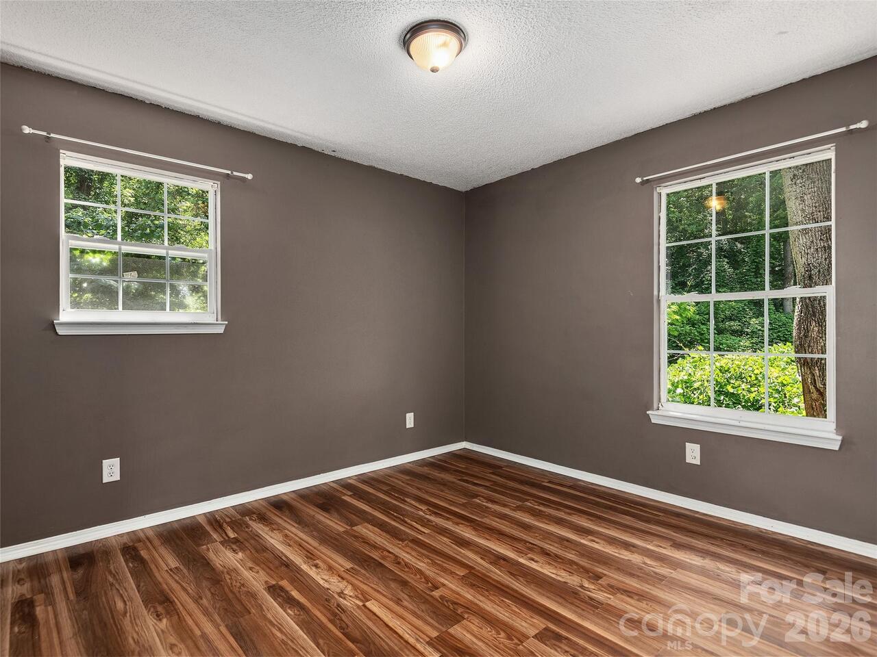 Listing Photo 11