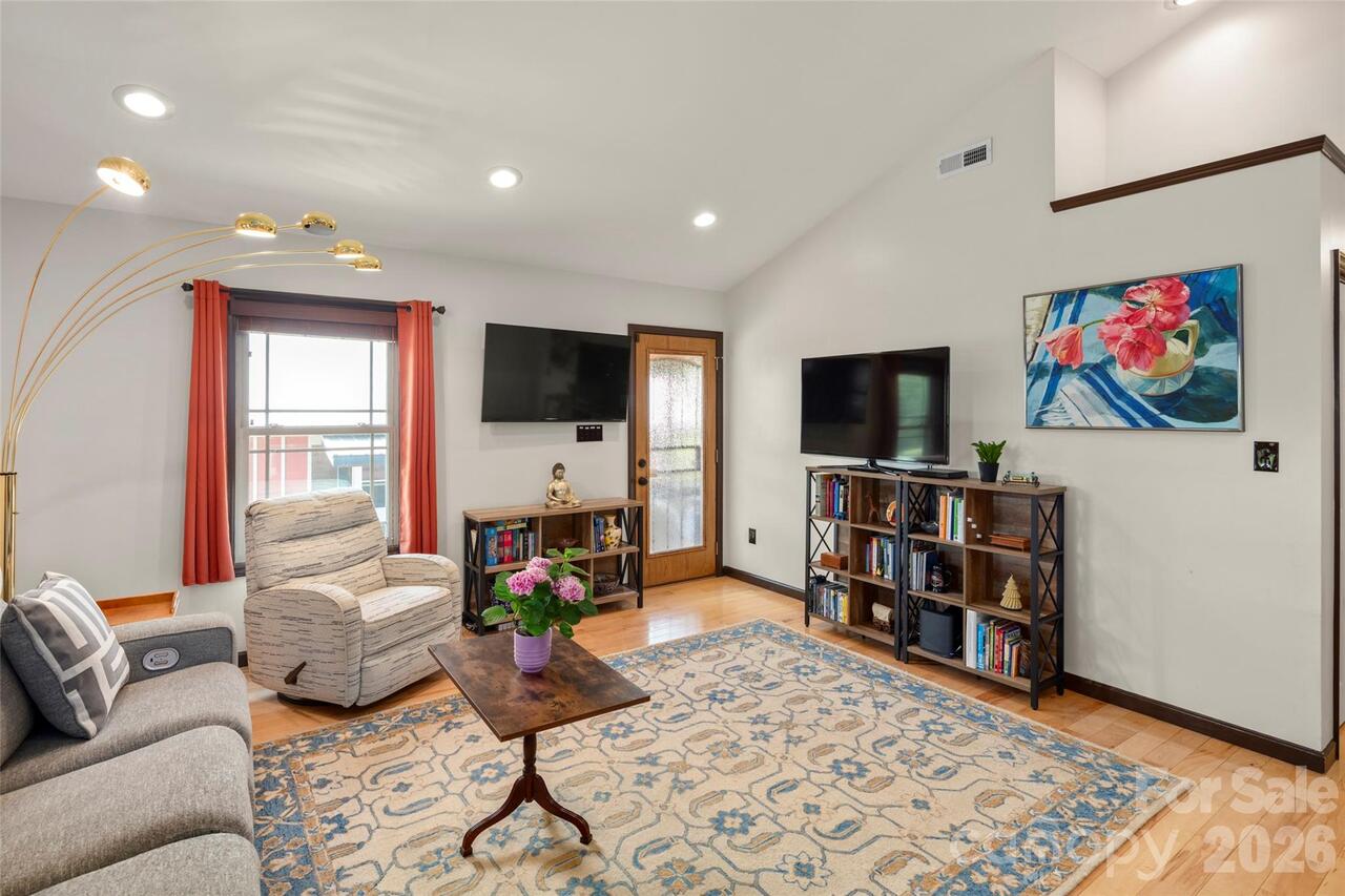 Listing Photo 7