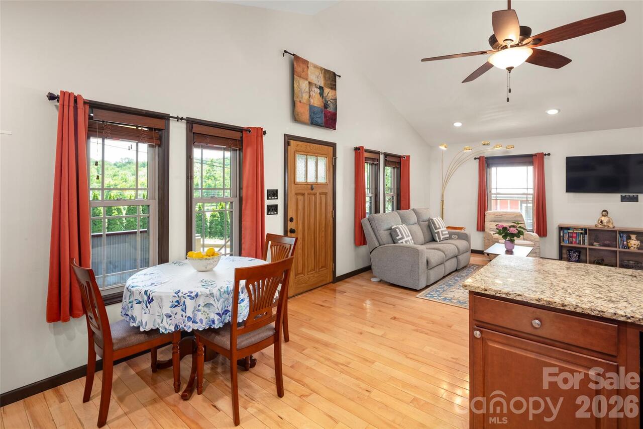 Listing Photo 10
