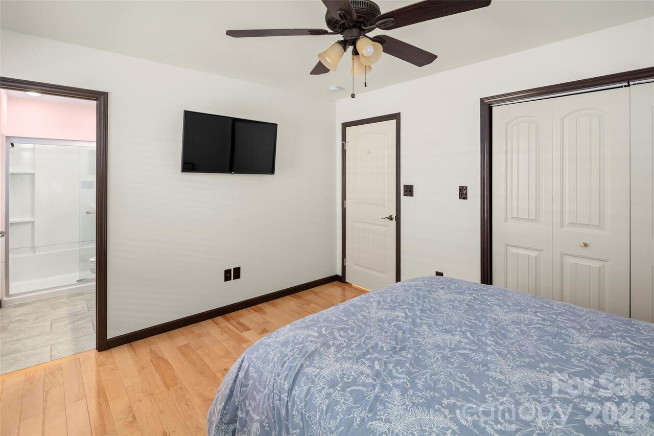 Listing Photo 12