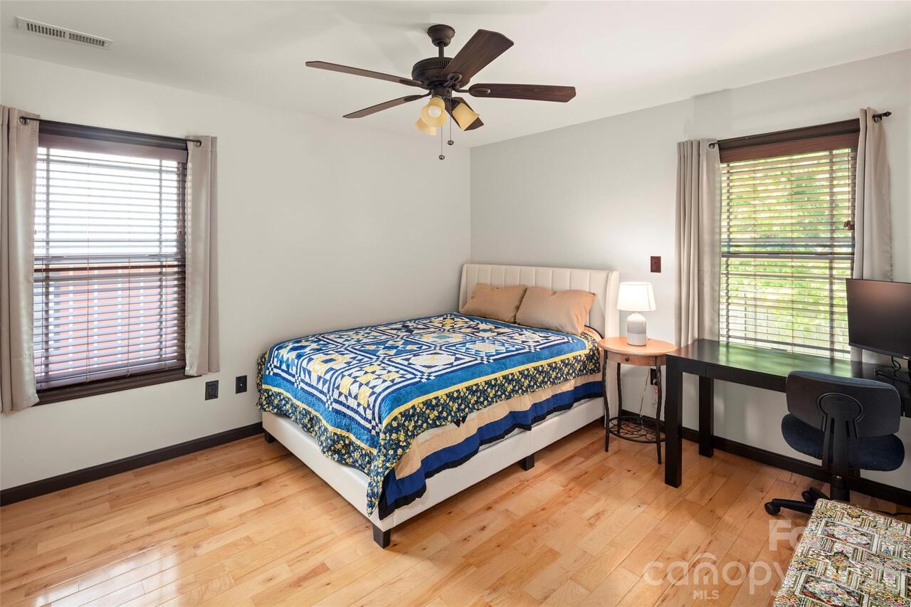 Listing Photo 14