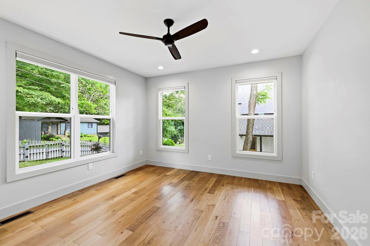 Listing Photo 17