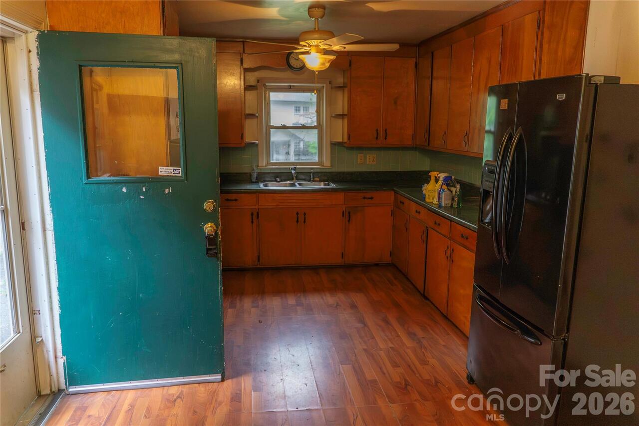 Listing Photo 7