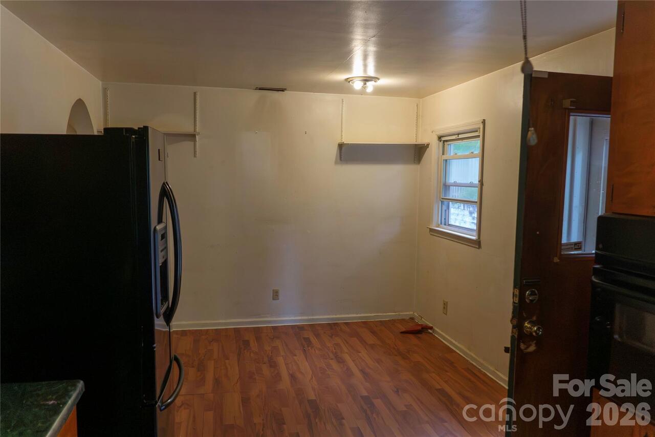 Listing Photo 10