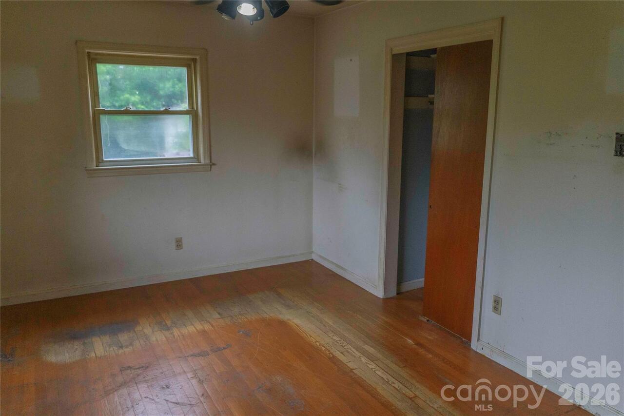 Listing Photo 14