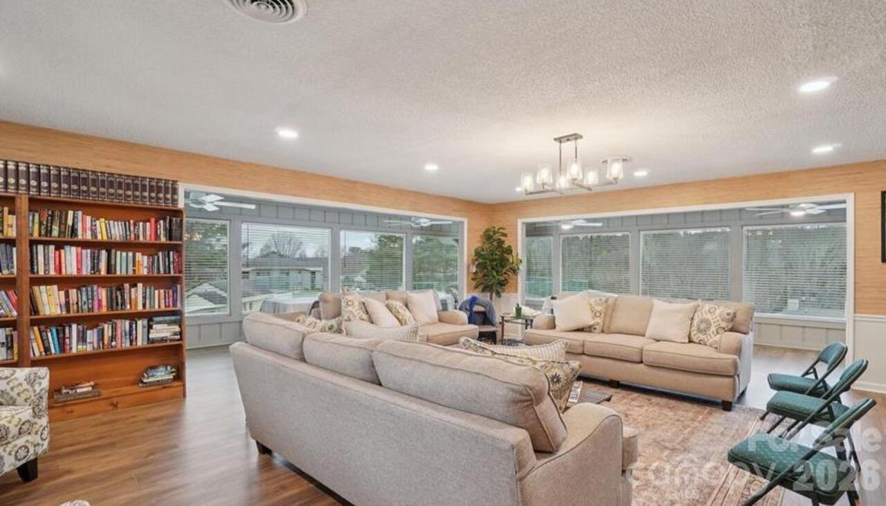 Listing Photo 15